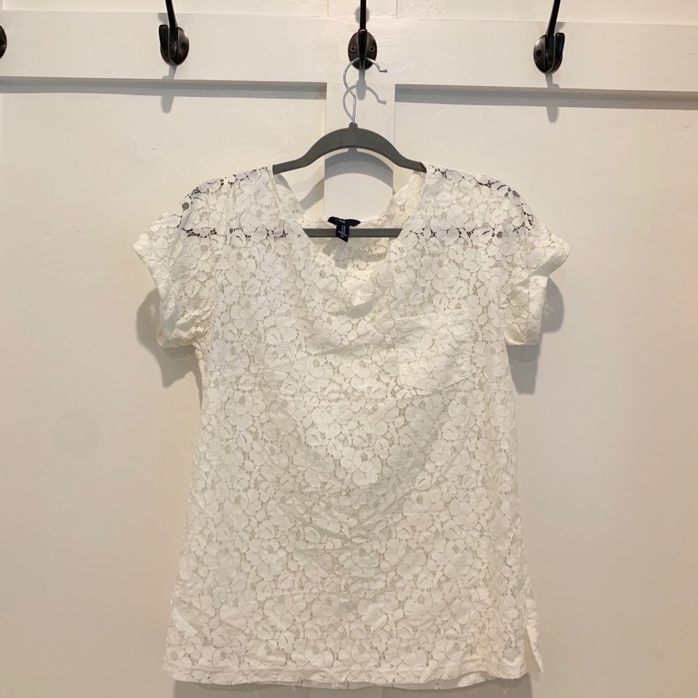 EUC Gap lace shirt size Medium